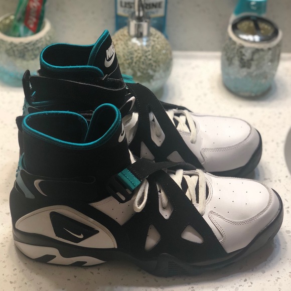 Nike Cross Trainers! 🤩 EXCELLENT CONDITION - Picture 1 of 5